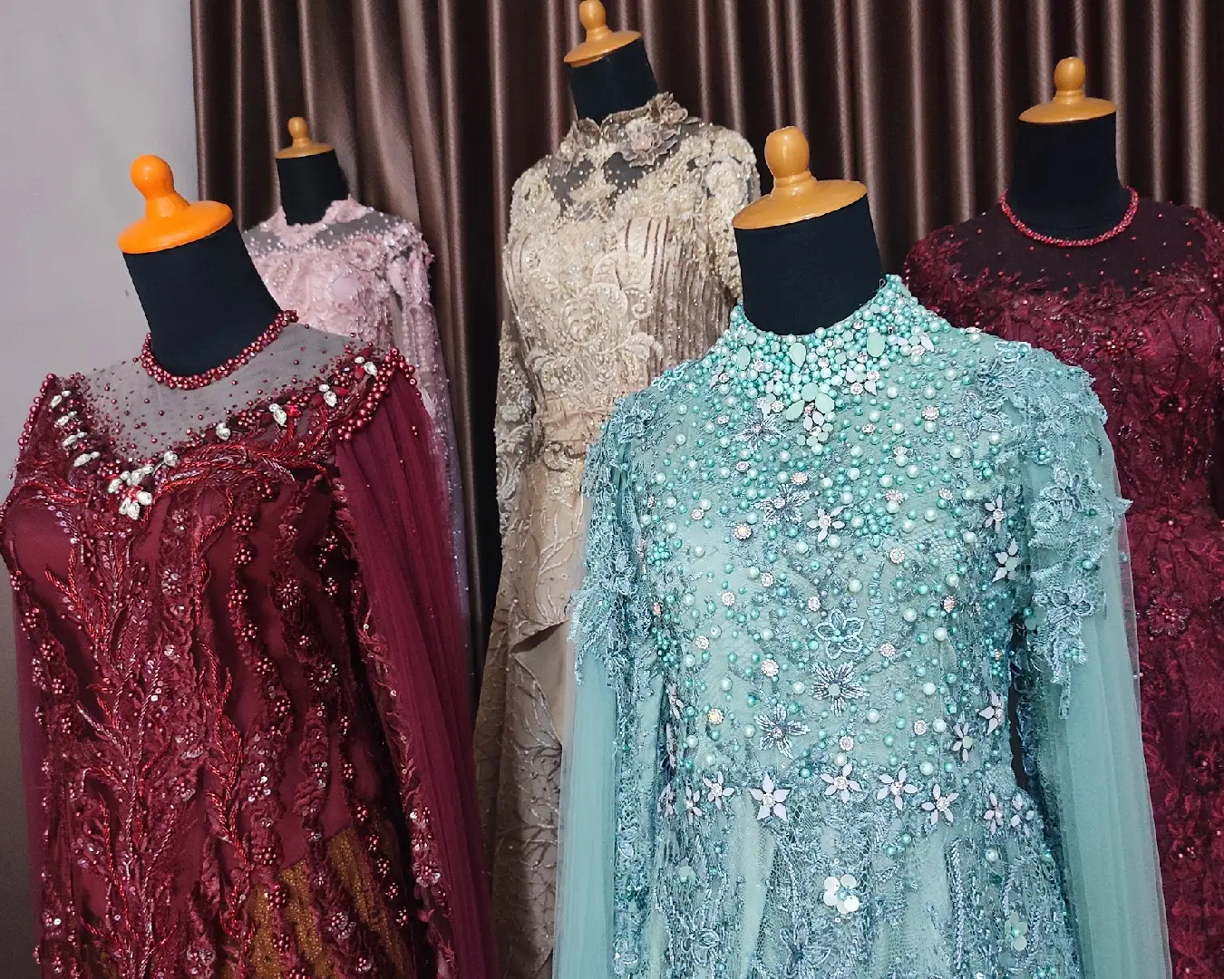 Foto koleksi utama busana pengantin